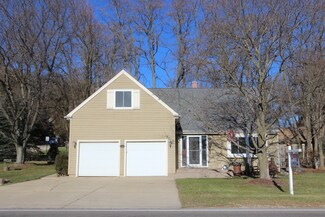 1 Valley Dr, Oakwood Hills, IL 60013
