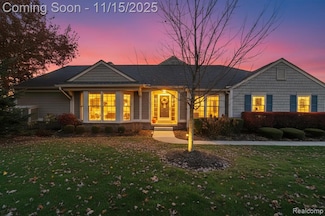 909 Tartan Trail Unit 203, Bloomfield Hills, MI 48304