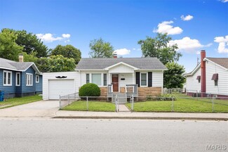 148 Park Ave, Wood River, IL 62095