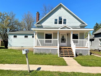 908 Mackinaw Ave, Cheboygan, MI 49721