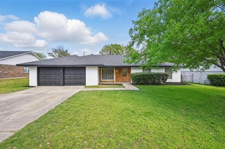 3616 Spring Valley Dr, Bedford, TX 76021