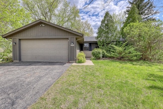 N1754 Parkview Cir, Palmyra, WI 53156