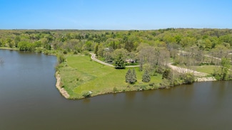 105 Oak Ln, Lost Nation, IL 61021