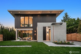 7626 NE 10th St, Medina, WA 98039