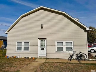 501 SW 3rd St, Aledo, IL 61231