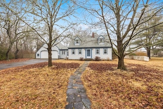 48 Murphy Rd, Hyannis, MA 02601