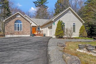 2202 Pine Valley Dr, Tobyhanna, PA 18466