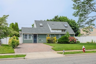 59 Acre Ln, Hicksville, NY 11801