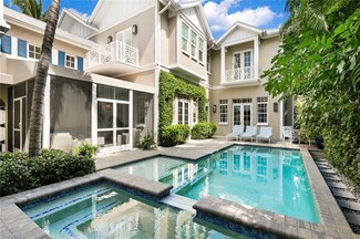 956 6th St S Unit 11-13, Naples, FL 34102