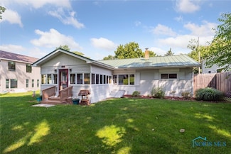 305 W 3rd St, Perrysburg, OH 43551