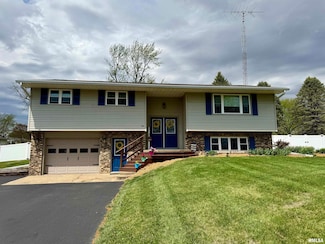 396 Mcgrew Dr, Avon, IL 61415