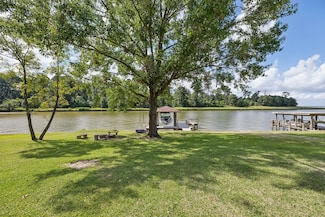 527 Caney Creek Dr, Livingston, TX 77351