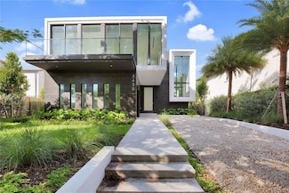 5630 Pine Tree Dr, Miami Beach, FL 33140