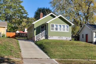 2701 Cornell St, Des Moines, IA 50313