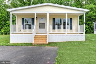 70 Meadowview Dr, New Bloomfield, PA 17068