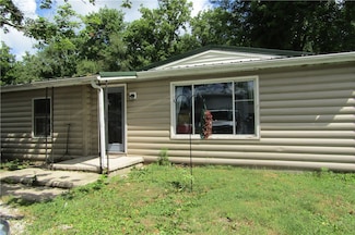 311 Stuckey Dr, Potomac, IL 61865