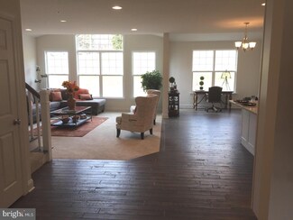 9 Penn Manor Ct, Fort Washington, PA 19034