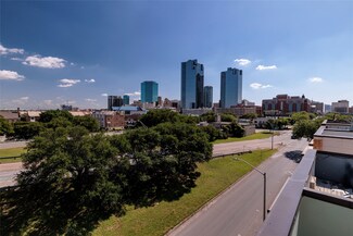 724 Skyline Bluff Ct, Fort Worth, TX 76102