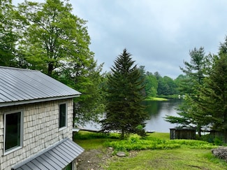 40 Papoose Lake Dr, Heath, MA 01340