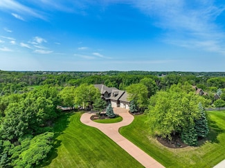 1165 Symphony Ln, Chaska, MN 55318