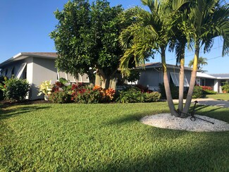 148 Tahiti St, Naples, FL 34113