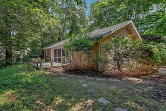 29 Wilson Rd, Woods Hole, MA 02543