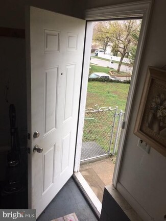 60 Bremer Dr, Glen Burnie, MD 21061