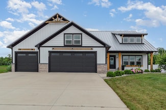 9036 Prairie View Ct, Freeland, MI 48623