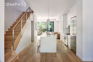 27 Clermont Ave, New York City, NY 11205