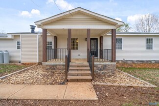 284 Simmons Cir, Hazel Green, AL 35750