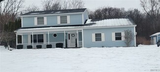 4810 Sebastian Dr, Lockport, NY 14094
