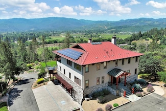 550 Meadowood Ln, Saint Helena, CA 94574