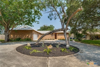 352 Ridge Crest Dr, Seguin, TX 78155
