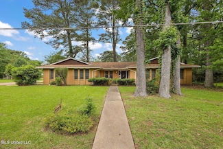 1026 Briarwood Dr, Jackson, MS 39211