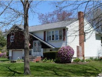 18 Cumberland Dr, Brockton, MA 02301