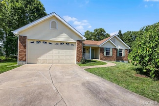 3816 Keeneland Ct, Florissant, MO 63034
