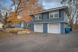 4652 Morris Cir, Bloomington, MN 55437