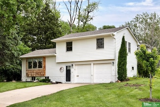 2833 S 107th St, Omaha, NE 68124