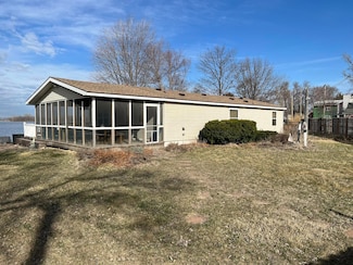 70 Pickard Ln, Council Bluffs, IA 51501