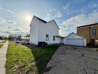 154 E Hilton St, Marengo, IA 52301