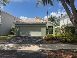 4077 Pine Ridge Ln, Weston, FL 33331