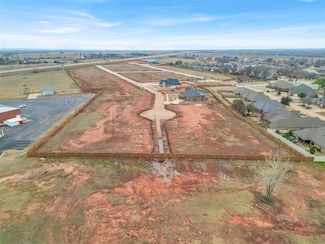 1105 Redbud Cir, Chickasha, OK 73018