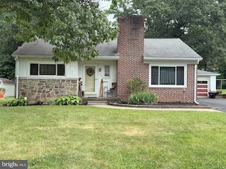 129 Locust St, Pleasant Gap, PA 16823