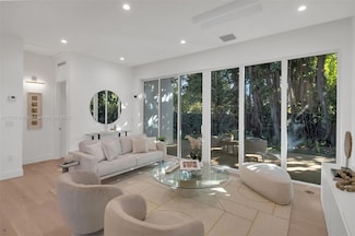 354 NW 43rd St, Miami, FL 33127