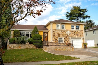 16 Tudor Rd, Hicksville, NY 11801