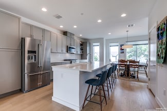 102 Tendick Unit 702, San Antonio, TX 78209