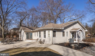 611 Delanco Rd, Beverly, NJ 08010