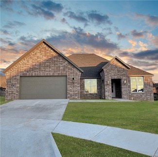3936 N Grey Squirrel Dr, Fayetteville, AR 72704