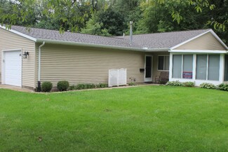 1024 Wedgewood Dr Unit 12, Plainwell, MI 49080
