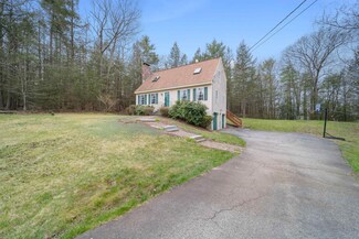 10 Diane Ln, Sandown, NH 03873